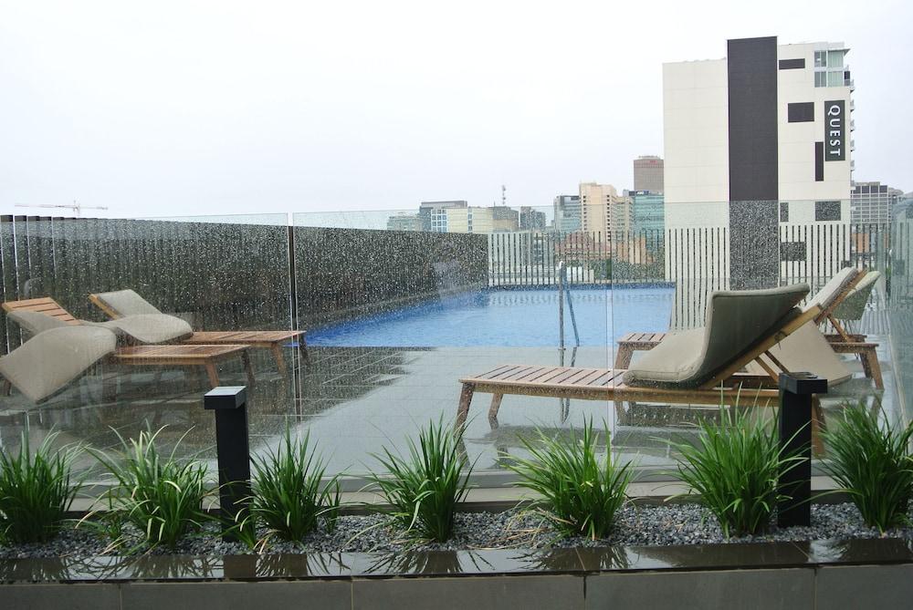 Adelaide Vue penthouse. Outdoor Pool
