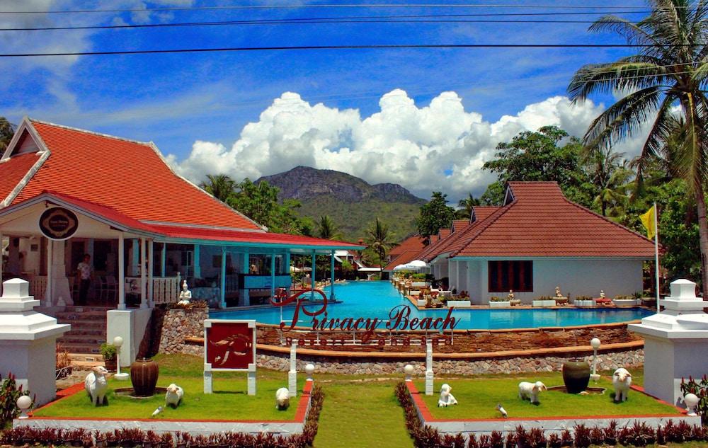 The Privacy Beach Resort & Spa Property Grounds