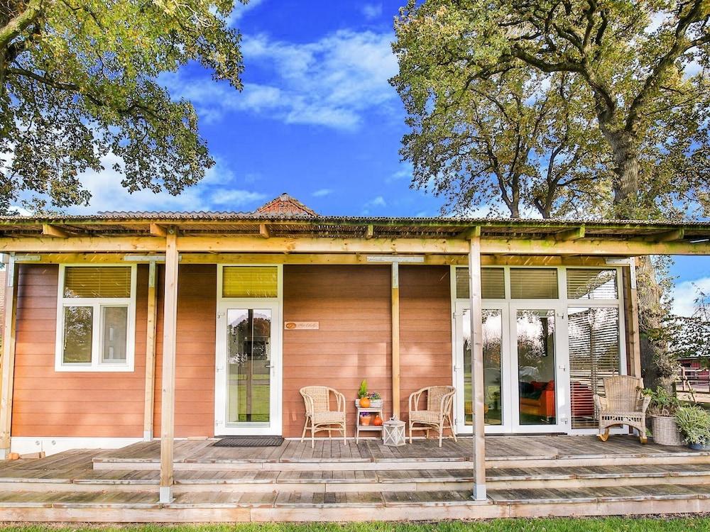 Fantastic Modern Vacation Home With Views