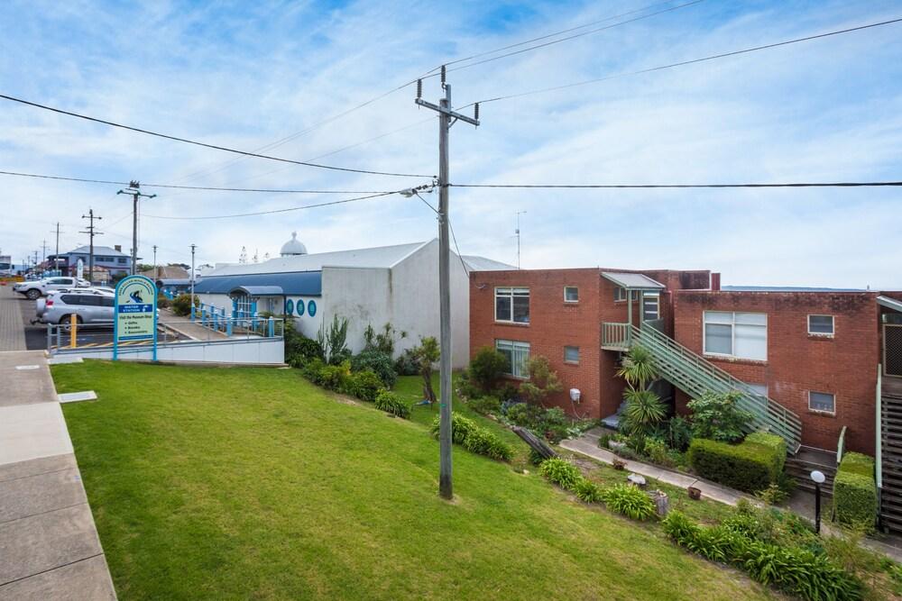 Whalevue Exterior