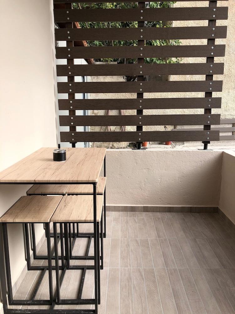 Lemon Tree Suites Near ATH Airport Exterior
