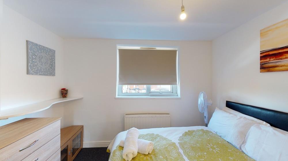 J kyns Aparthome Room