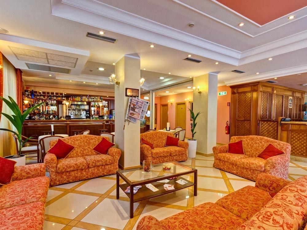 هوتل لا بيرلا