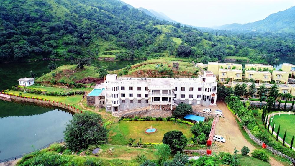 رانج بهاوان إن - إيه ليك فيو هوتل منظر من الجو