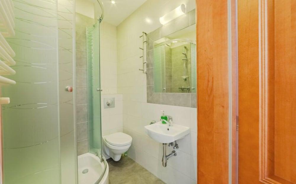 إفري سكاي فيلتشا 3 إيه حمام