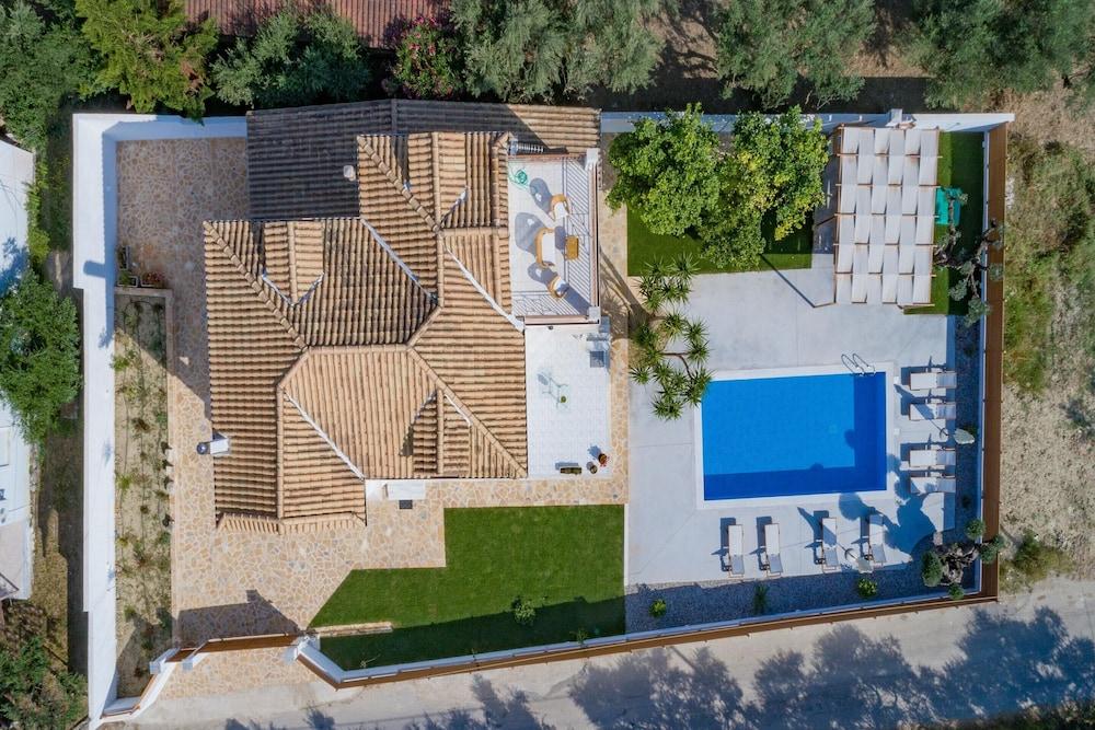 Villa Status Exterior