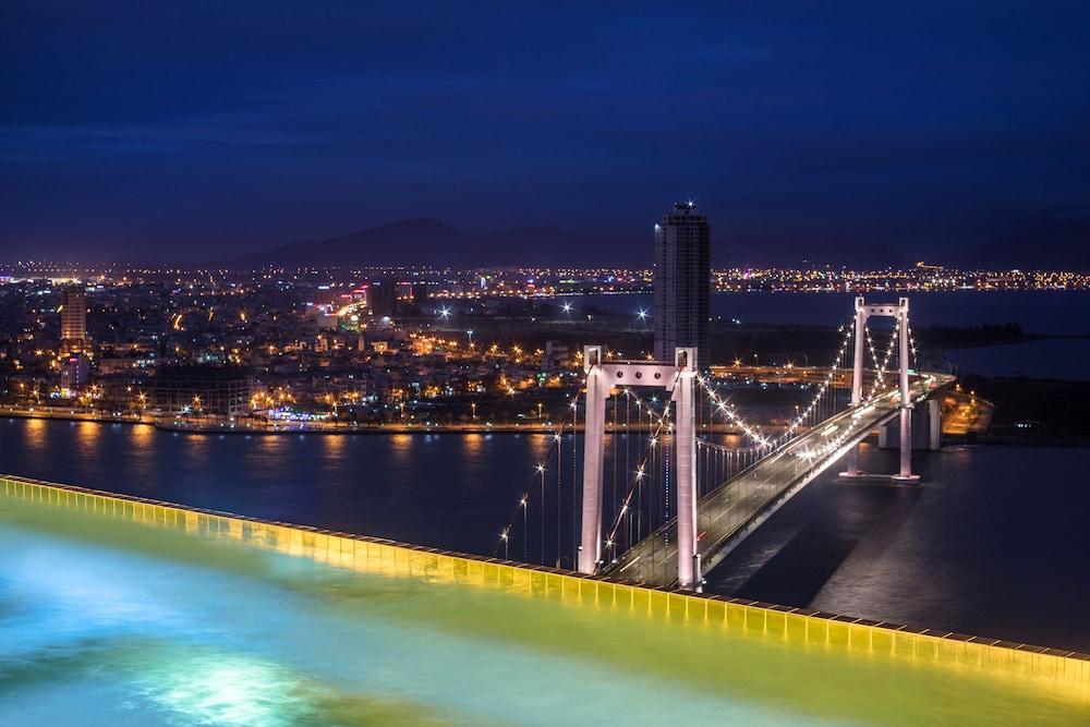 سيتادينيس بلو كوف دانانغ الصورة الأساسية