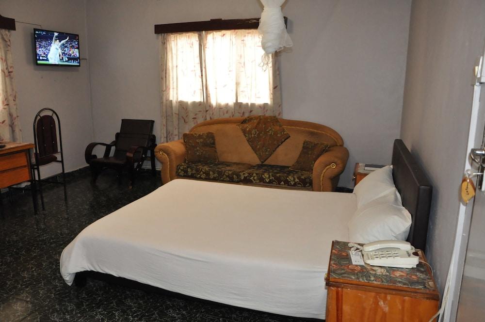 Chilambula Lodge Room