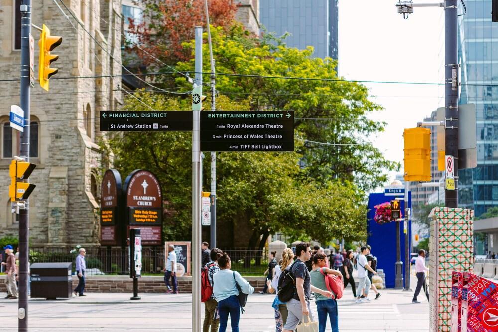 QuickStay - Gorgeous 2-Bedroom in the Heart of Downtown Exterior