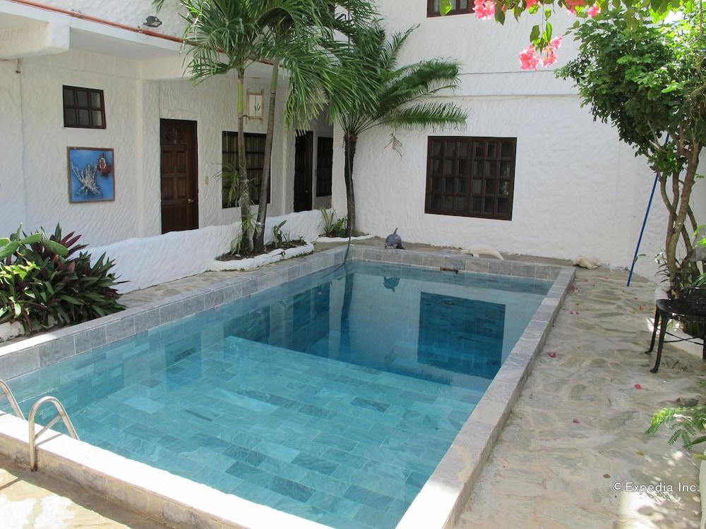 Scandi Divers Outdoor Pool