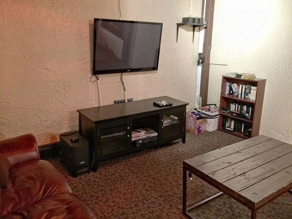 Mt Baker Lodging Cabin 77 - Sleeps 6 Interior