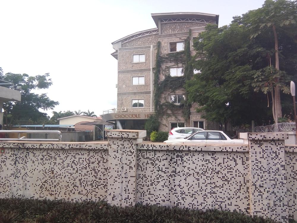 كروكودايل هوتلز آند ريستورانت ليميتيد