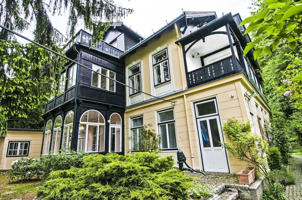 فيلا ماري - سلف كيترينج