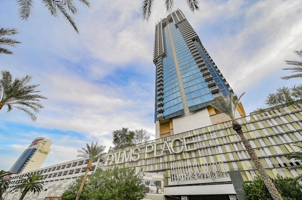StripViewSuites at Palms Place Penthouses Exterior