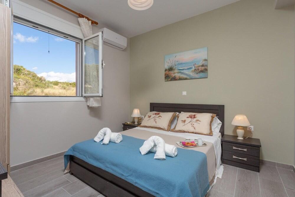 Vatsa Beach Villa Large Private Pool Walk to Beach Sea Views A C Wifi - 3021 Room