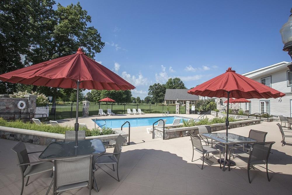 Swan Lake Resort Outdoor Pool