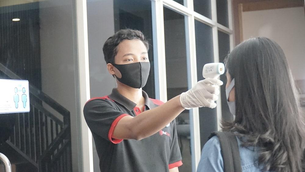 ريد دورز نير هارتونو مول  3 داخلي