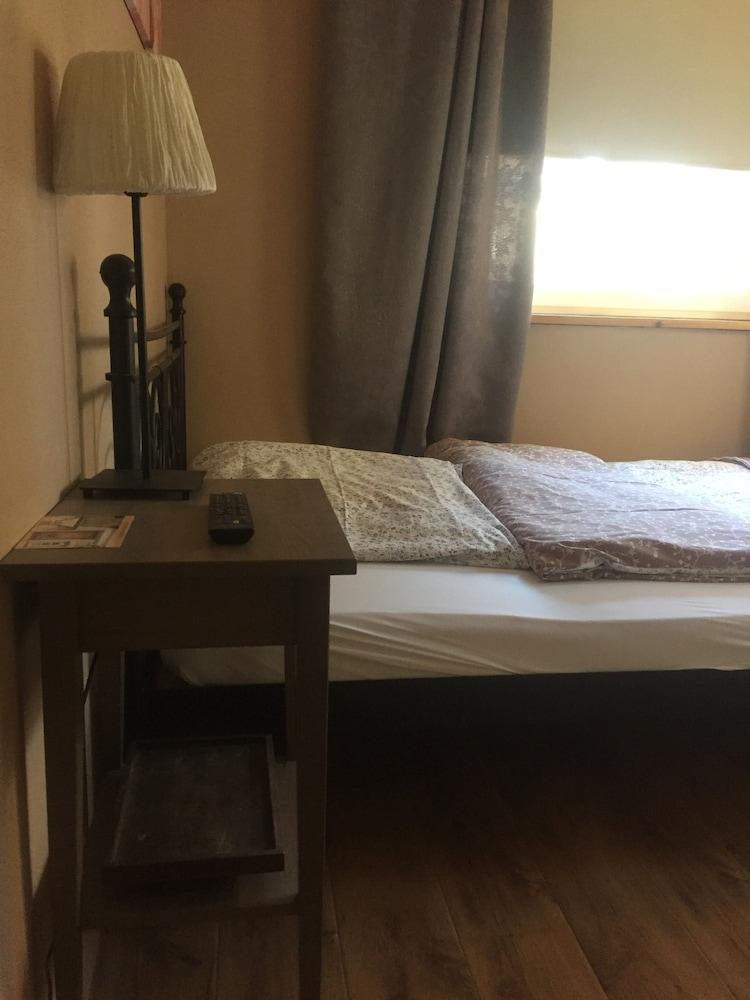 جاستهاوس هوخمان شتاديكن أخرى