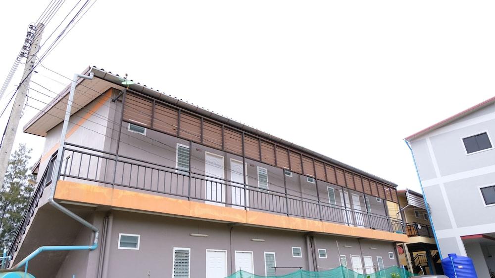 Hasanah Guesthouse Exterior
