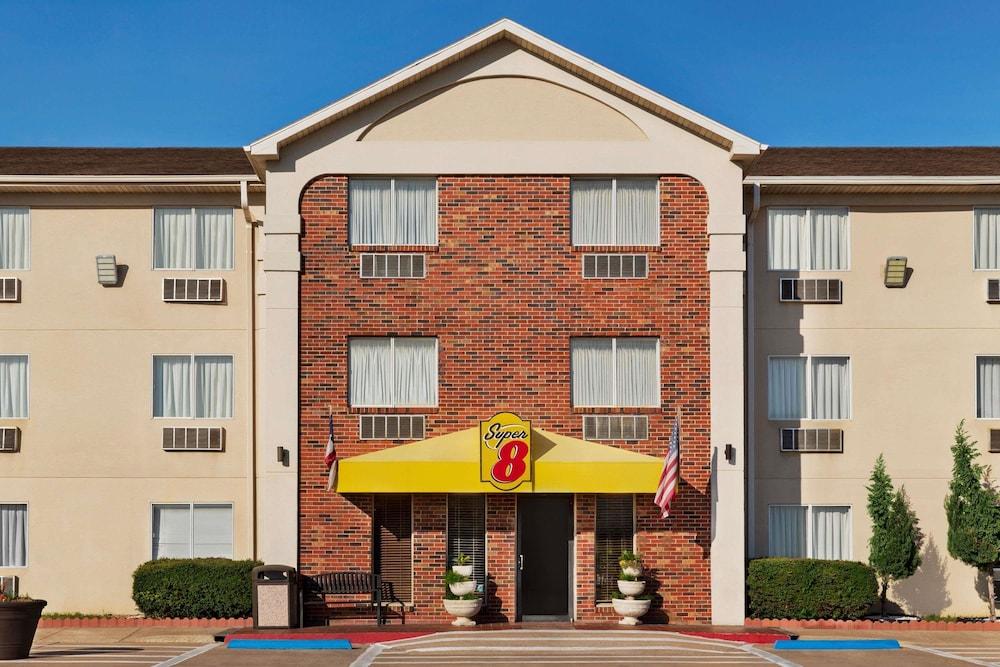 Super 8 by Wyndham Waco University Area Exterior
