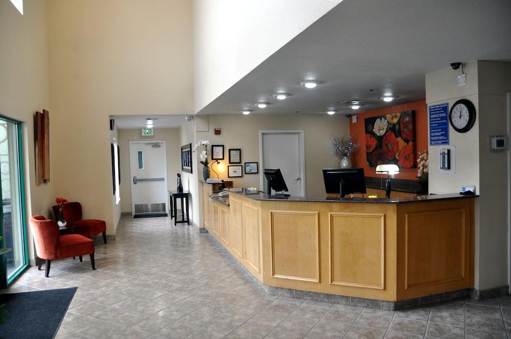 Pavilion Inn Reception