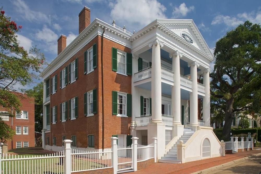 شوكتو هول بد آند بريكفاست