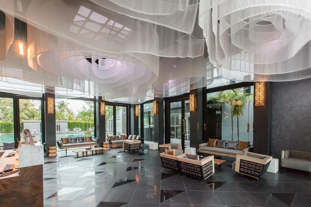 مايا فوكيت أيربورت هوتل الردهة