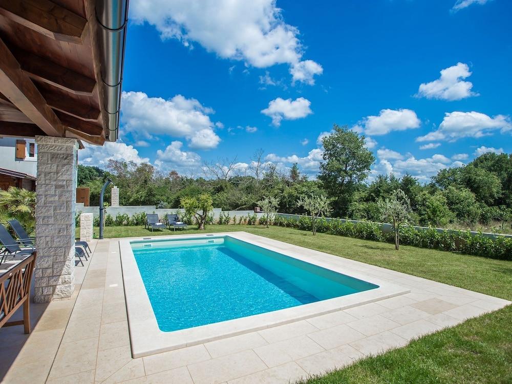 Comfortable Villa With Private Pool and Fenced Garden, Near Porec and Beach Waterslide