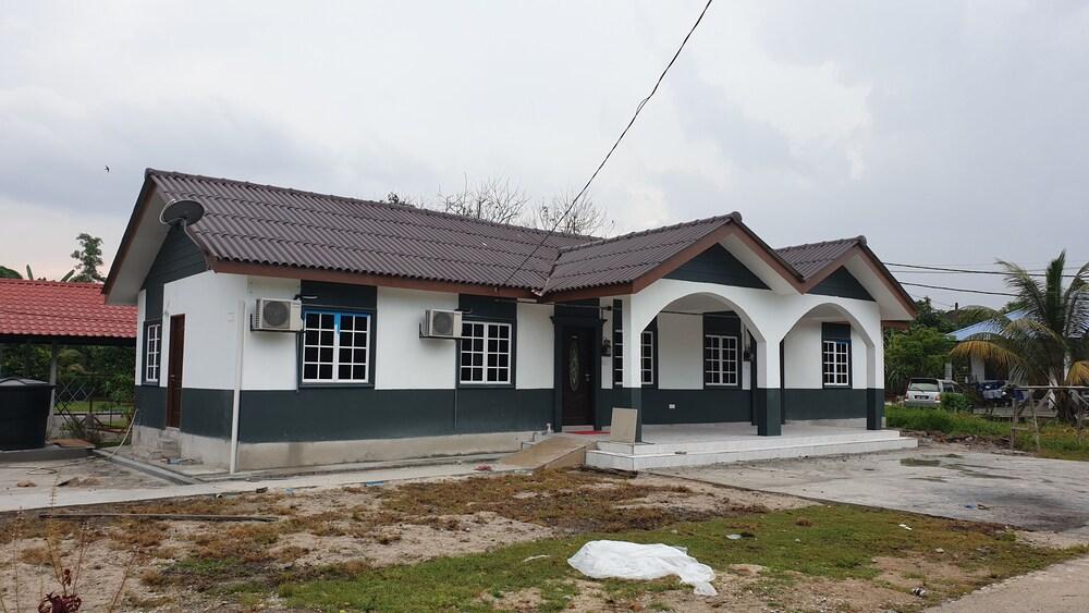 4 بد روم بنجالو وذ برايفت بول المنطقة الخارجية