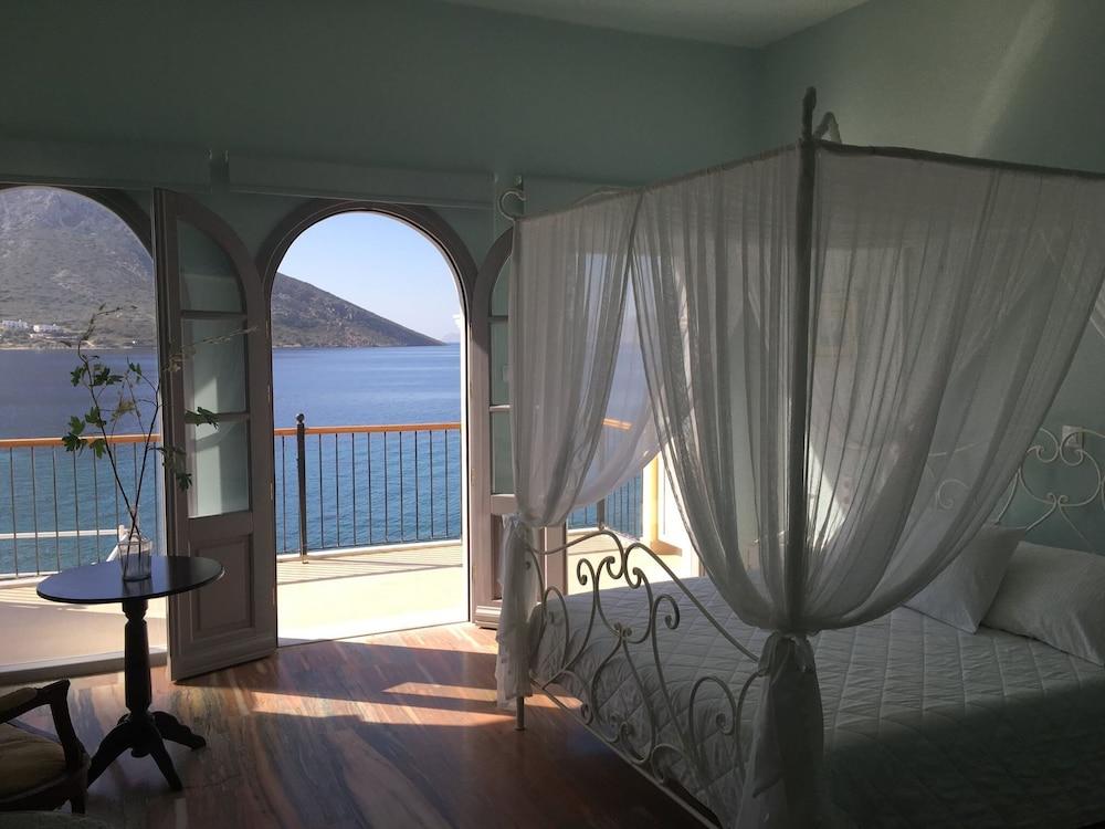 MasouriBlu Hotel