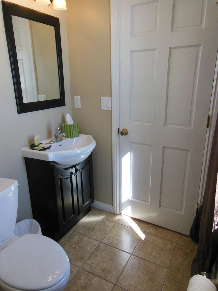 Mountain Ridge Cabins and Lodging Room