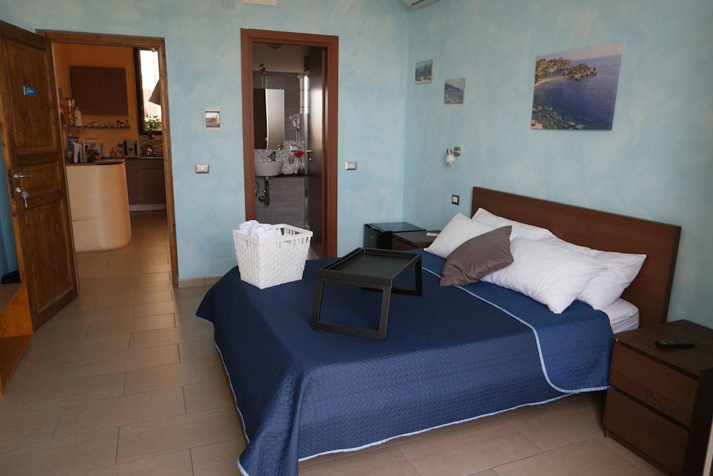 جونيو بد آند بريكفاست