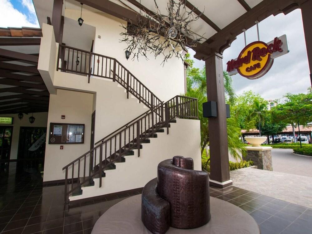 Dazzling End Unit in Coco With Lots of Windows and Light Sleeps 8 Exterior