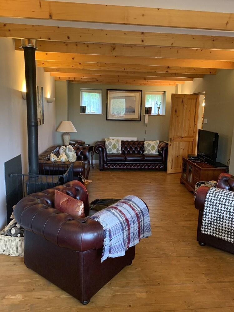 ففوس إي ففين- أسينسيون إن فيلدز داخلي