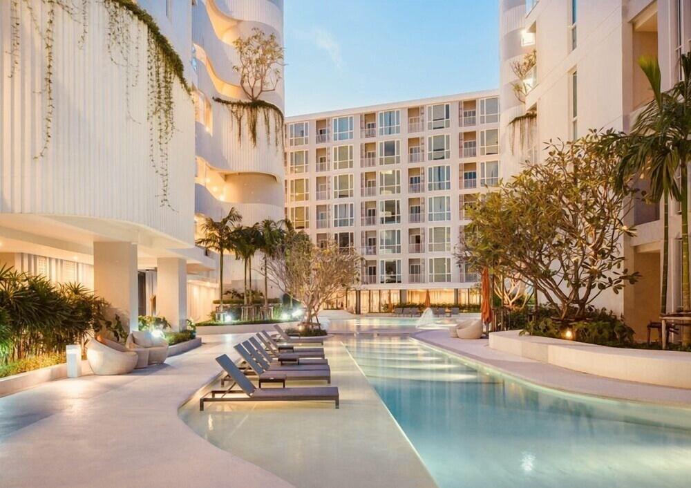 The Base Downtown Condo by Joy Outdoor Pool