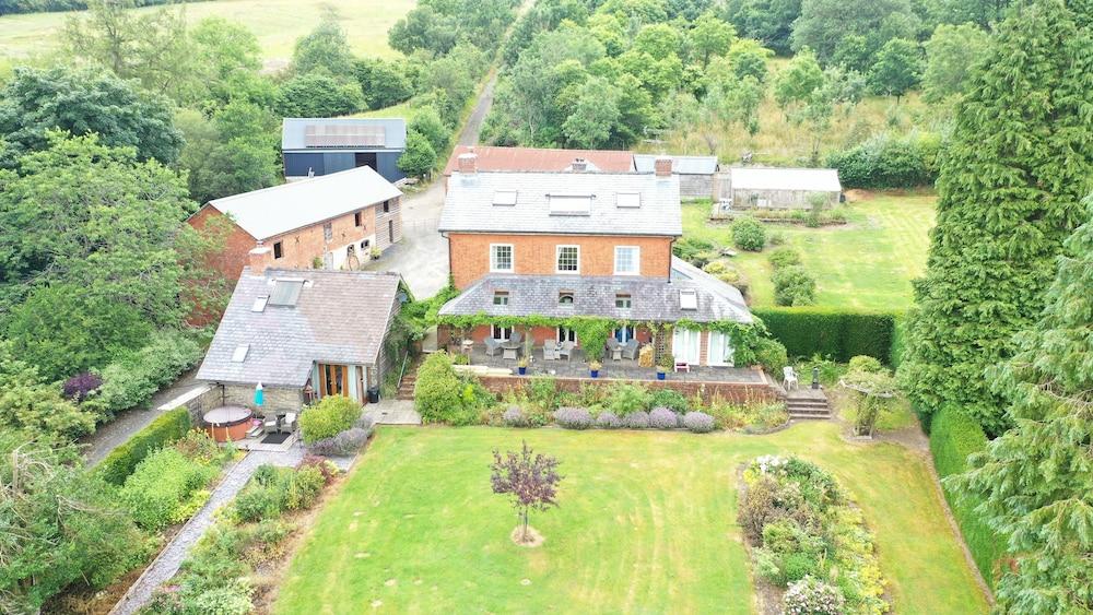 Cwtch Self Catering Exterior