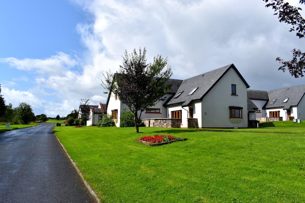 إيست كارلي جولف فيليدج