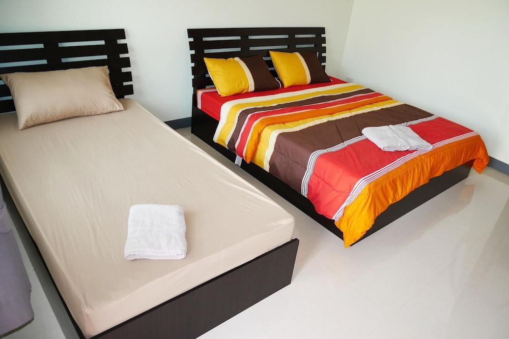 Bann Romyen Klang Dong Room