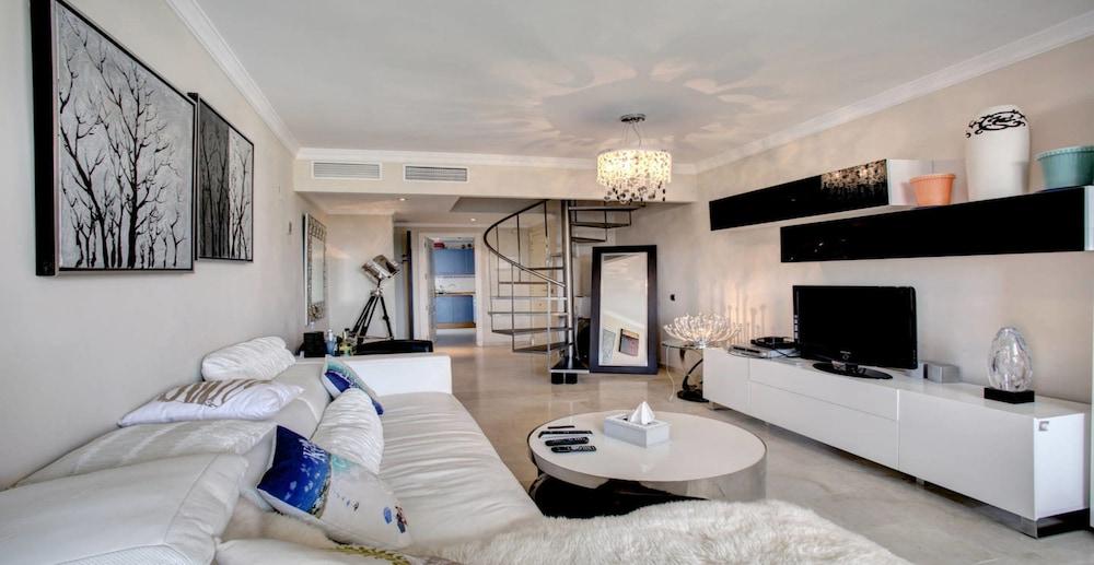 لاكزوريوس بينتهاوس بويرتو بانوس أخرى