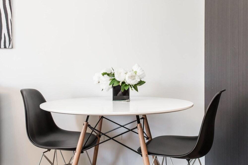 Black Walnut - Modern 1 BDR in Downtown Room
