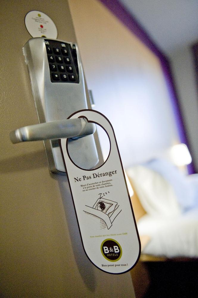 بي آند بي هوتل باريس شاتيلون غرفة