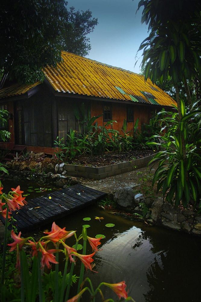 Areeya Phuree Resort Property Grounds