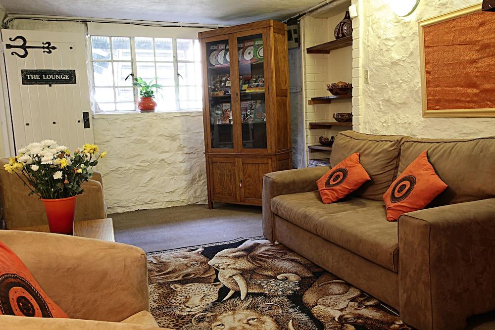 GL Cottages Reception