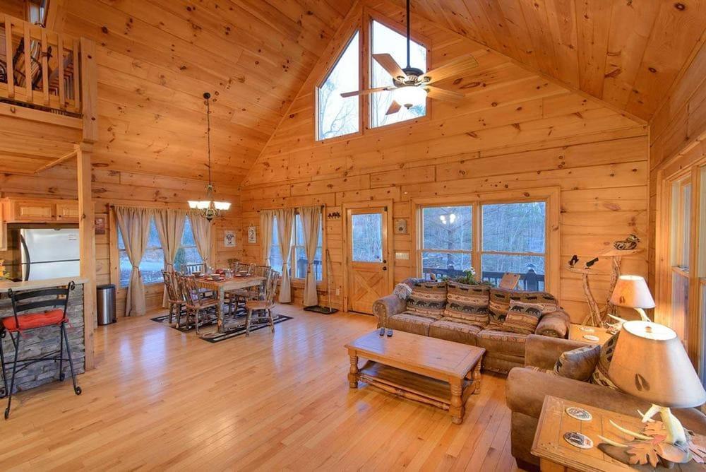 Hoot Owl View by Escape to Blue Ridge داخلي