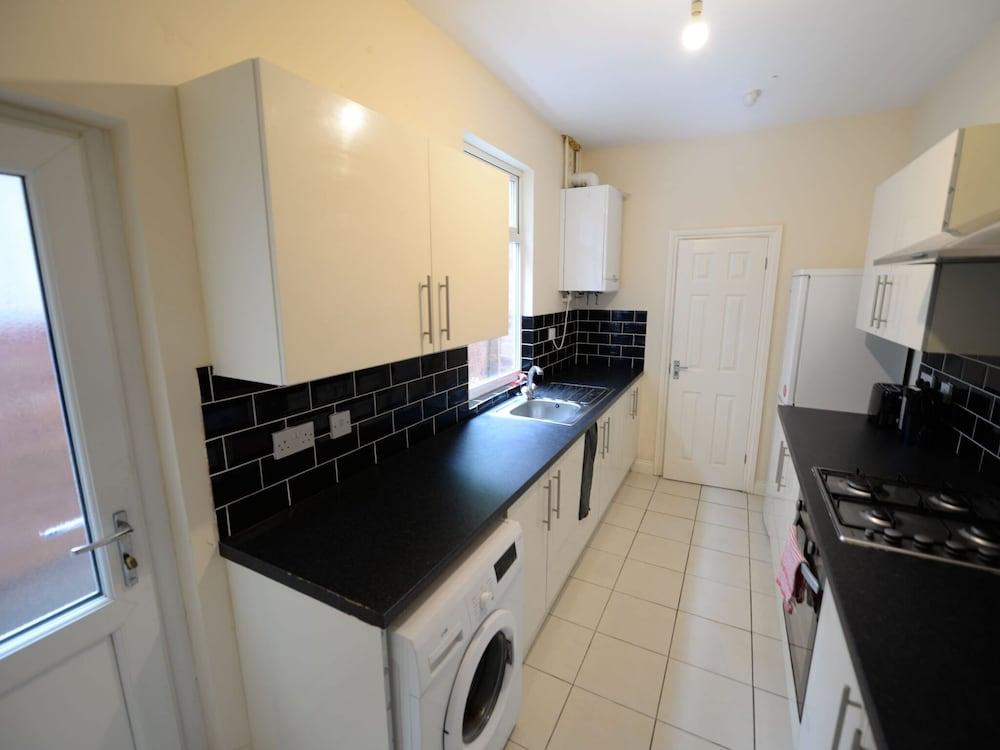 Comfortable Home in Coventry Near Coventry University Featured Image