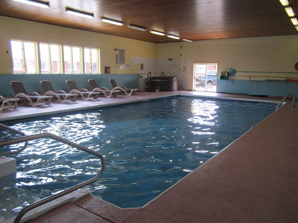 ريد باين إن آند كونفرانس سينتر حمام سباحة مغطى