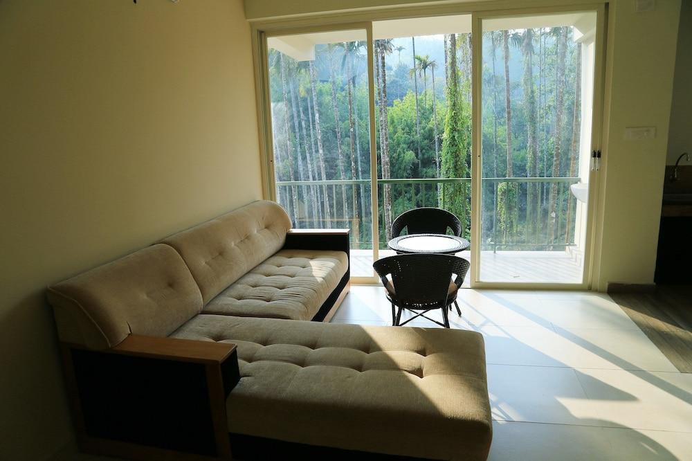 Taaza holiday hills