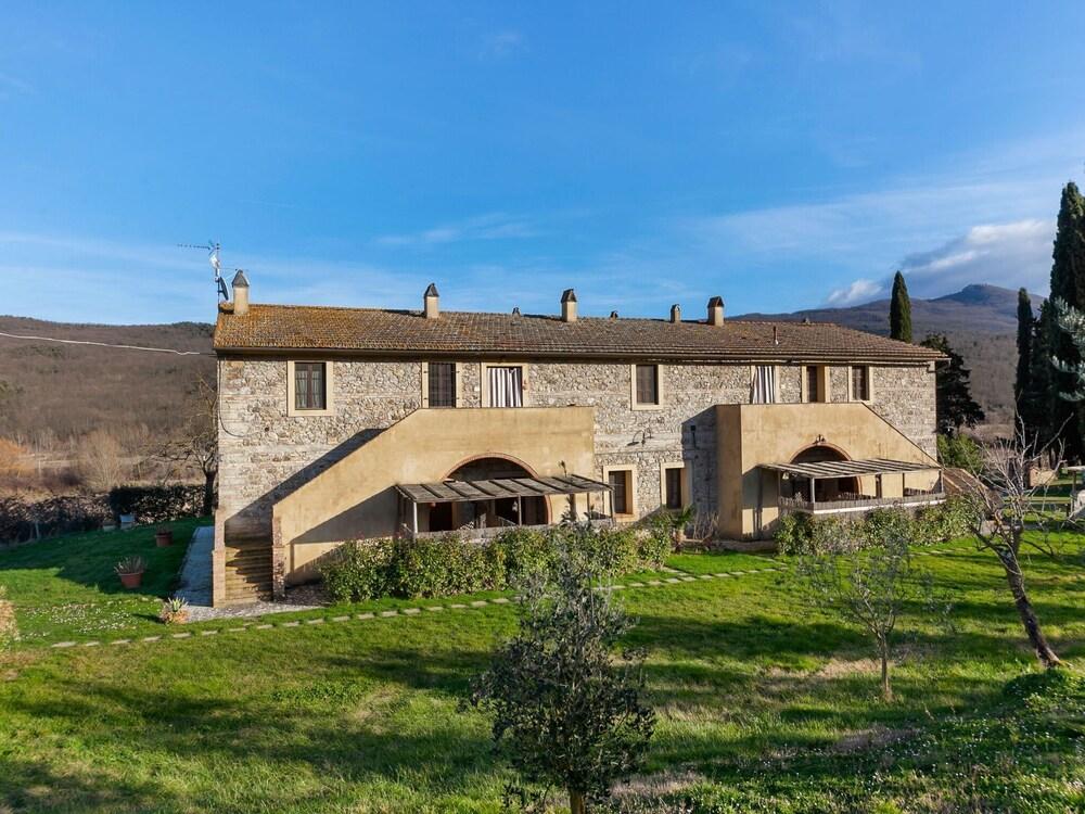 Lovely Holiday Home in Chianni With Swimming Pool