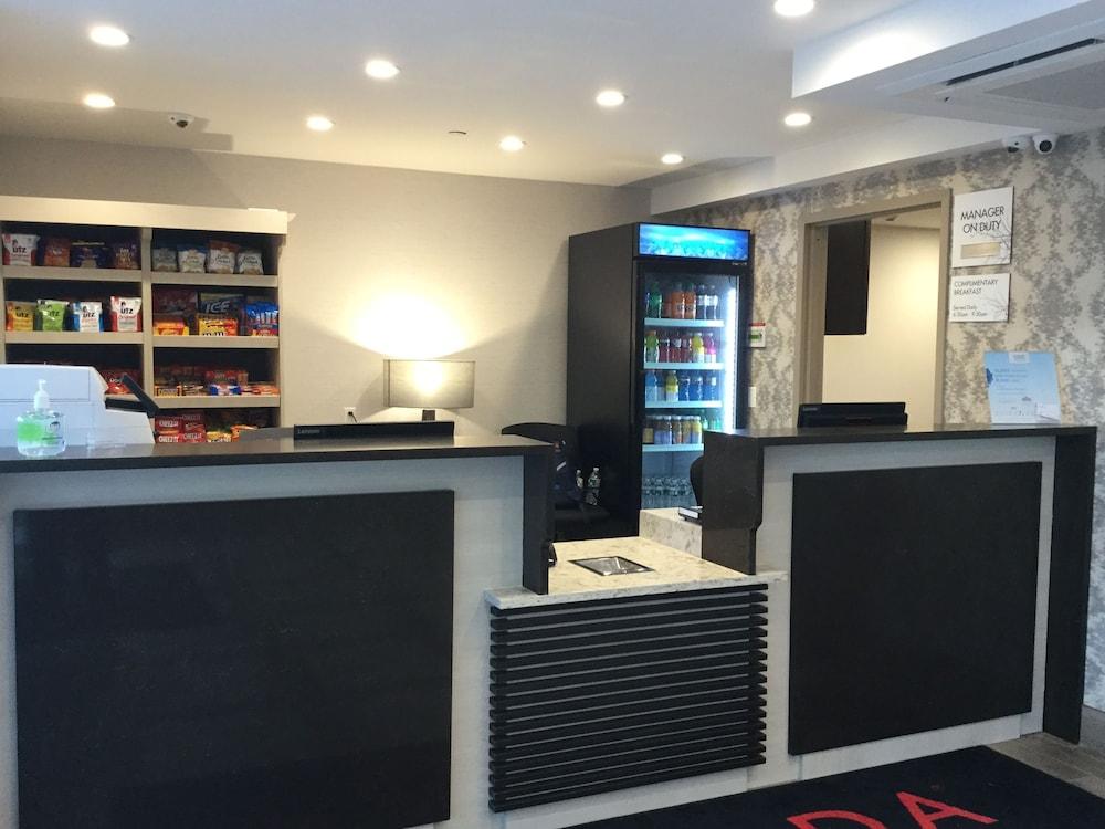 Ramada by Wyndham Bronx Terminal Reception