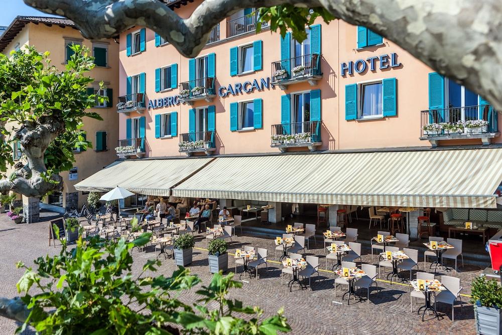 ألبيرجو كاركاني